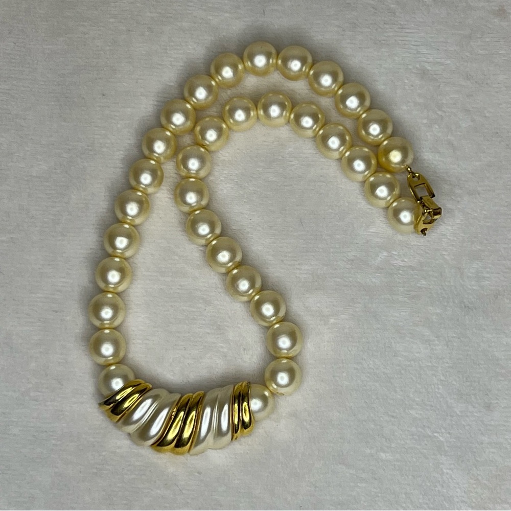 Napier Vintage Faux Pearl Necklace - Picture 2 of 4